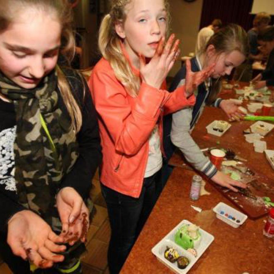 patisserie met groep 8b met Meester John. Fotograaf Clemens Brughuis